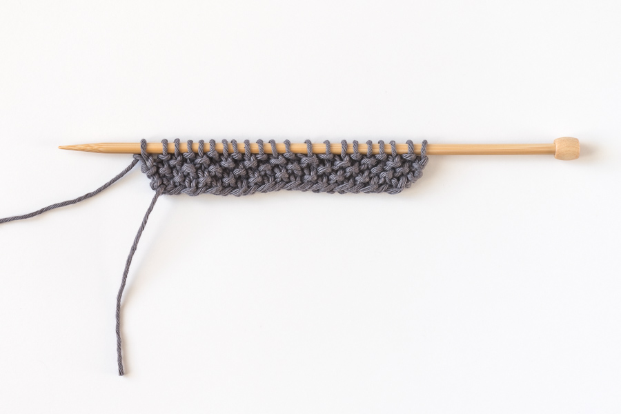 Waterfall mug rug | Knitting pattern - Mirella Moments