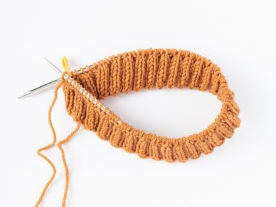 Cabled Cowl knitting pattern - Mirella Moments